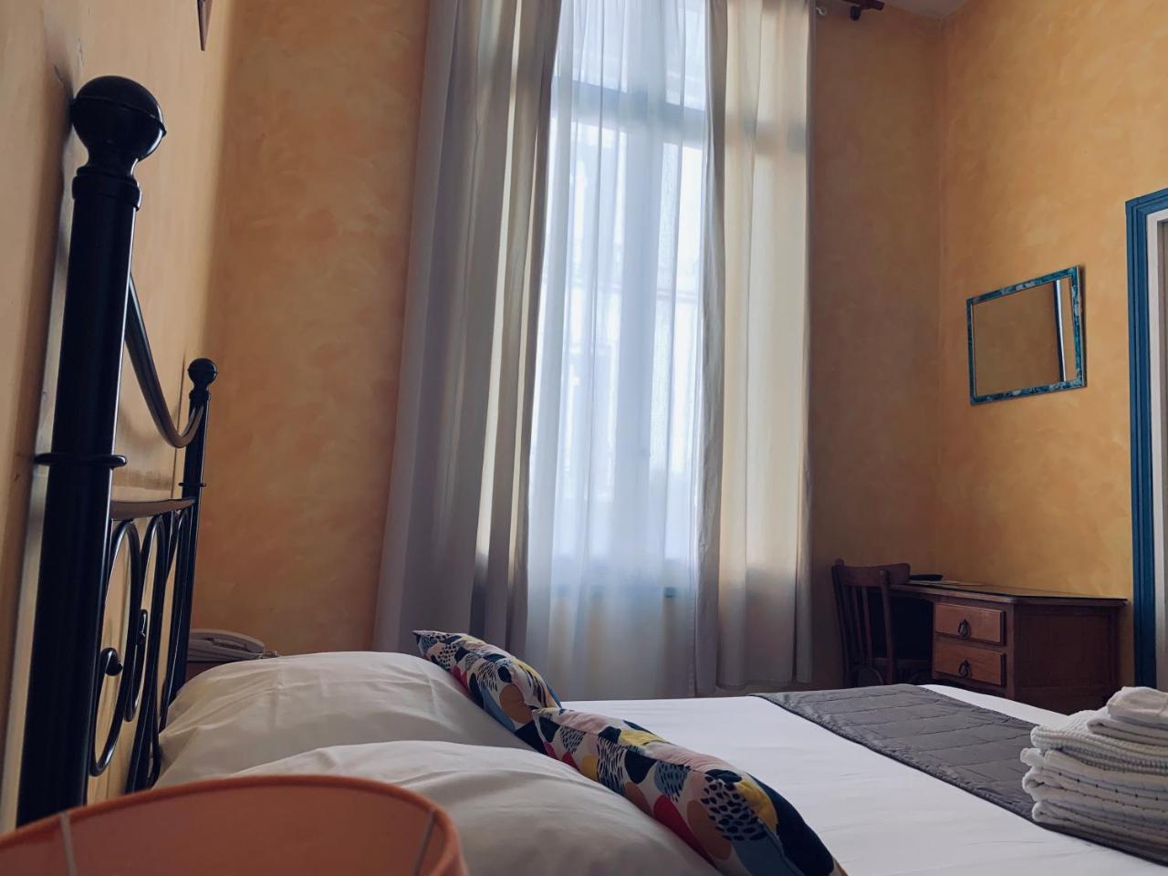 Hotel Moderne Тур Екстер'єр фото